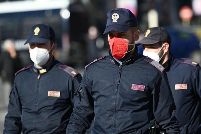 El Sindicato Autónomo de Policía (SAP) cuestionó al barbijo por su color excéntrico.