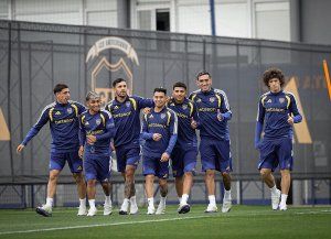 Tres jugadores para dos puestos: la duda en Boca
