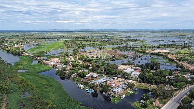 La Vuelta del Paraguayo con las casas amenazadas por la crecida del río.