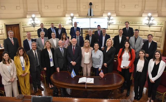 La delegación oficial del Senado de California