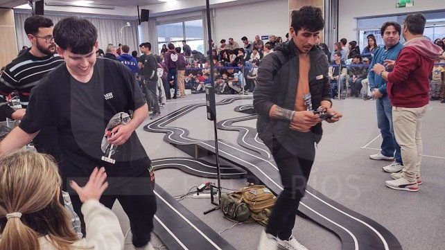 El Centro Provincial de Convenciones de Paraná fue escenario de la XV Competencia de La Liga Nacional de Robótica.