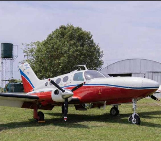 El avión Cessna con seis plaza