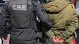 Balearon a un joven en un robo y la policía detuvo a un sospechoso armado
