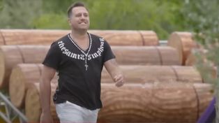 El ex jugador Sebastián Cobelli ingresando en el reality de famosos. (Imagen de TV)