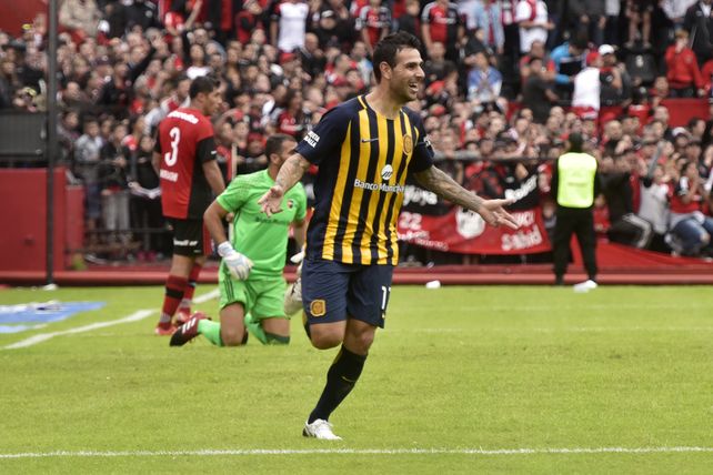 El pimer gol de Herrera con la casaca de Central lo marcó el 14 de mayo de 2017, en cancha de Newell's. 