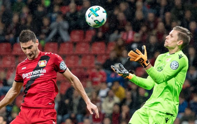 Alario sigue afilado y Leverkusen avanza en la Copa alemana