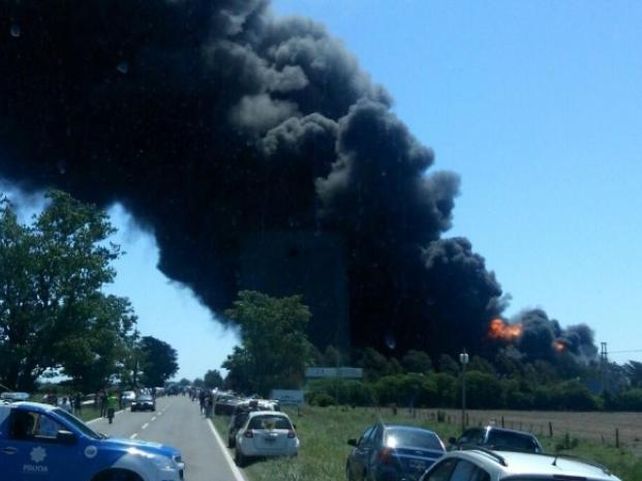 Incendio de magnitud en una planta aceitera de San Jerónimo Sud