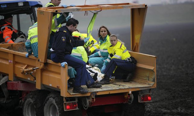 Se estrell&oacute; un avi&oacute;n en Amsterdam con 135 personas a bordo, al menos 9 murieron