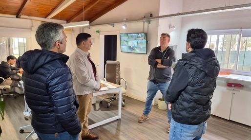 Daniel Escalante recorrió seis empresas de Roldán para conocer sobre sus inversiones y proyectos para la ciudad