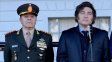 El presidente Javier Milei junto al nuevo ministro de Defensa, Carlos Presti.