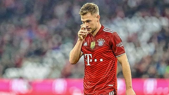Bayern Munich sancionó económicamente a Kimmich por no vacunarse contra el coronavirus.