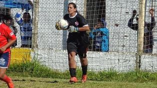 Arquera de fútbol se aleja del deporte por discriminación