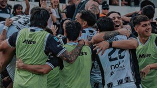 Gimnasia de Mendoza venció a Vélez ante su gente.