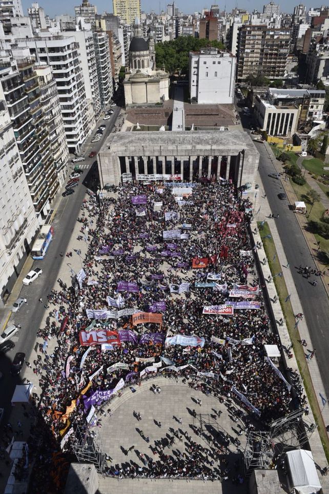 Con un encendido discurso contra la violencia y las injusticias se inauguró el Encuentro Nacional de Mujeres