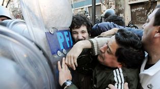 Violento desalojo de un centro cultural y comedor de Almagro