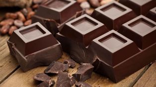 Por el robo de un camión, prohíben la venta de dos variedades de chocolate Nestlé