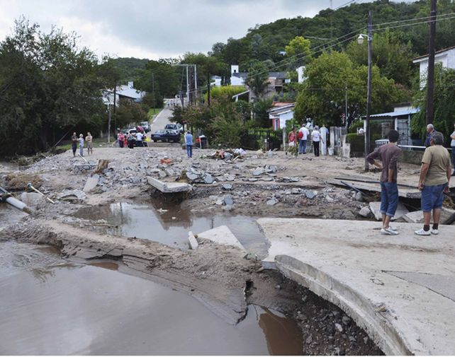 El fuerte temporal que azotó a la provincia mediterránea causó graves daños en varias poblaciones.