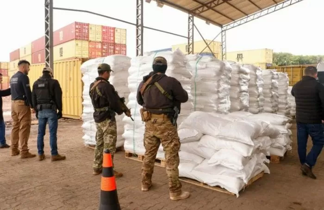 Efectivos de Gendarmería al momento del operativo Dulzura