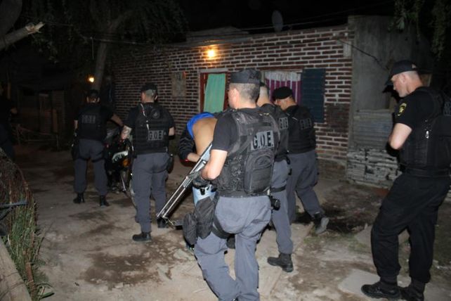 Detuvieron a cuatro personas con pedido de captura tras megaoperativos en barrios de la ciudad