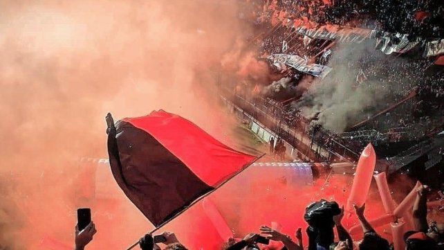 Rompe el molde: Colón pasó los 29.000 socios para el inicio de la Primera Nacional