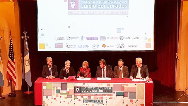 Se firmó un convenio para investigar la implementación del Juicio por Jurados