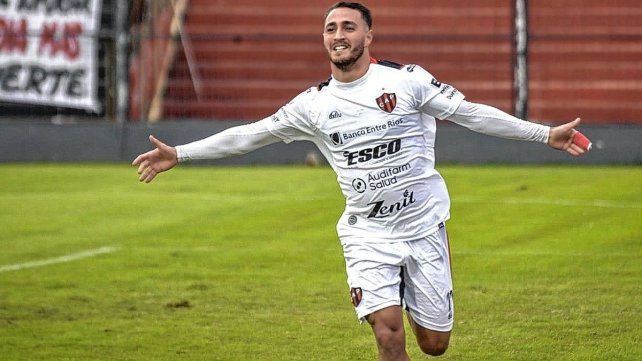 Patronato le ganó 2-0 a Chacarita y se recuperó ante su gente.