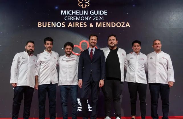 La ceremonia de distinción realizada en la Boca y presidida por el director de la guía gastronómica
