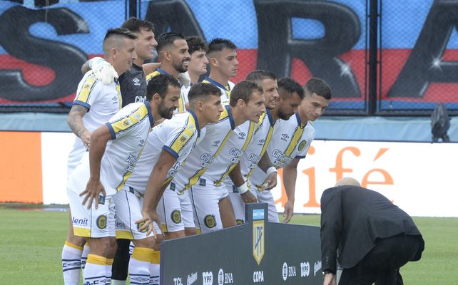 El Central del debut: Ojeda se quedó afuera por lesión y Komar aún no había llegado.
