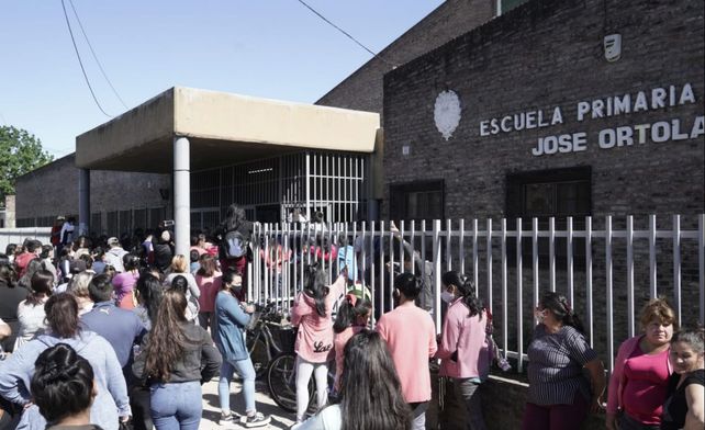 Este martes en la puerta de la escuela José Ortolani un nene de seis años resultó herido de un balazo en un tobillo.