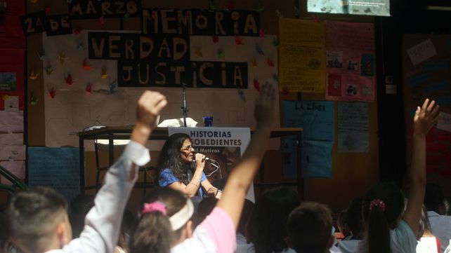 La hija de un represor que eligió ser una maestra desobediente