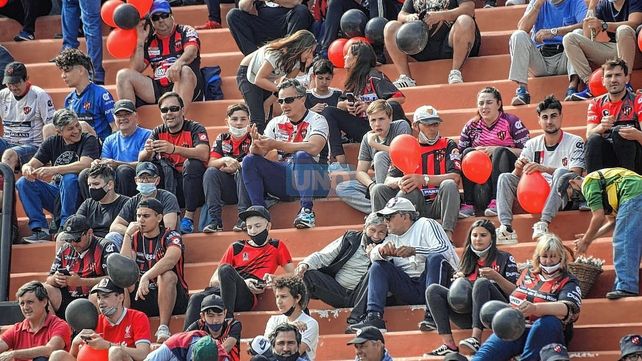 Patronato vs Racing con público en el Grella