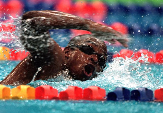Eric Moussambani: la leyenda de un antihéroe a 20 años de su día mágico