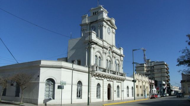 Balaceras a viviendas entre grupos enfrentados y un herido