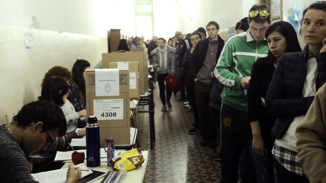 A menos de una hora del cierre de las mesas, ya votó más del 60 por ciento del padrón electoral