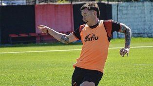 Emanuel Moreno entrenó este martes a la par de sus compañeros.