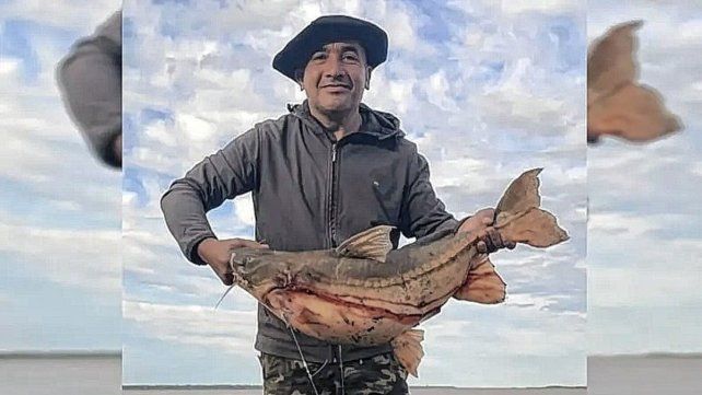 Pesca familiar en Diamante: sacó un armado de 13 kilos en el río Paraná.