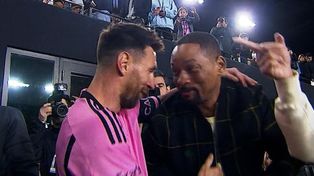 Cuando iba a vestuario al cabo del primer tiempo del partido de Inter Miami, Lionel Messi se fundió en un abrazo con Will Smith.&nbsp; 