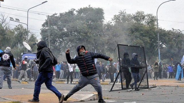 Por el incendio a la Legislatura de Jujuy, allanaron la casa de Milagro Sala