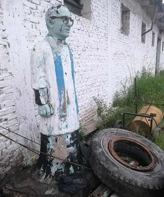 Despropósito. La figura del sacerdote había sido abandonado en una dependencia del municipio.