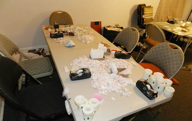 Evidencia. Un centro de envase y distribución de heroína hallado por la policía en un departamento del Bronx.
