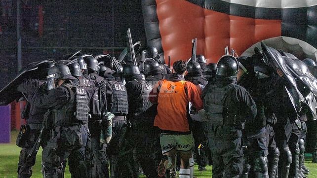 Aplicarán el derecho de admisión a los hinchas que provocaron los destrozos en el partido entre Colón y Mitre