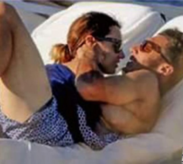 Pampita y Pico Mónaco muy románticos y a los besos en las playas de Ibiza