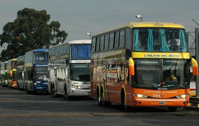 Sorpresiva medida de fuerza de los choferes de micros en plena época de vacaciones.