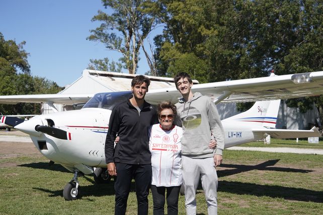 Con Gaspar y Bruno, sus compañeros de aventura.