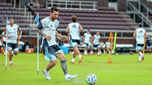 Lionel Messi será titular en el amistoso que Argentina jugará este martes ante Islandia.