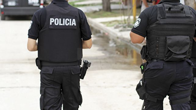 Insólito: detienen a policías por robarle a un ladrón