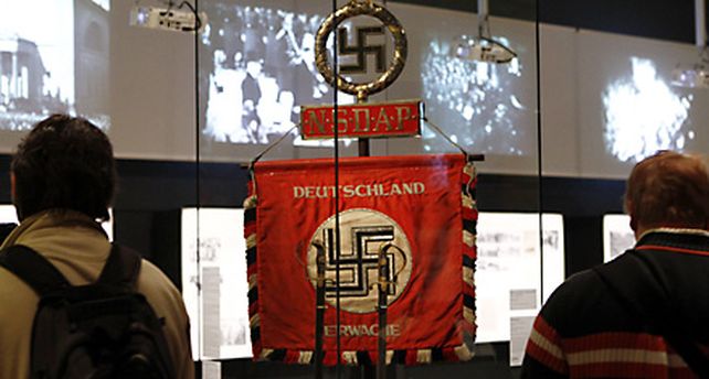Una muestra examina la complicidad entre Hitler y la sociedad alemana