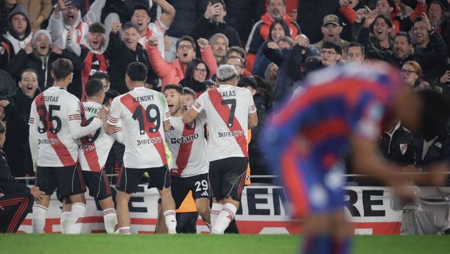 Festejó River cuando la mano vino cambiada todo el partido y hasta en los penales. San Lorenzo estuvo a nada de clasificar.