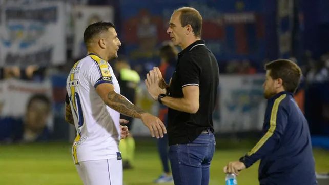 Uno de tres. Emiliano Vecchio fue titular ante Tigre