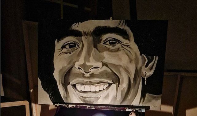Un lujo. El ex jugador de Newells&nbsp; Matías Fondato -también artista- pintó este cuadro de Diego Maradona a modo de homenaje.&nbsp;